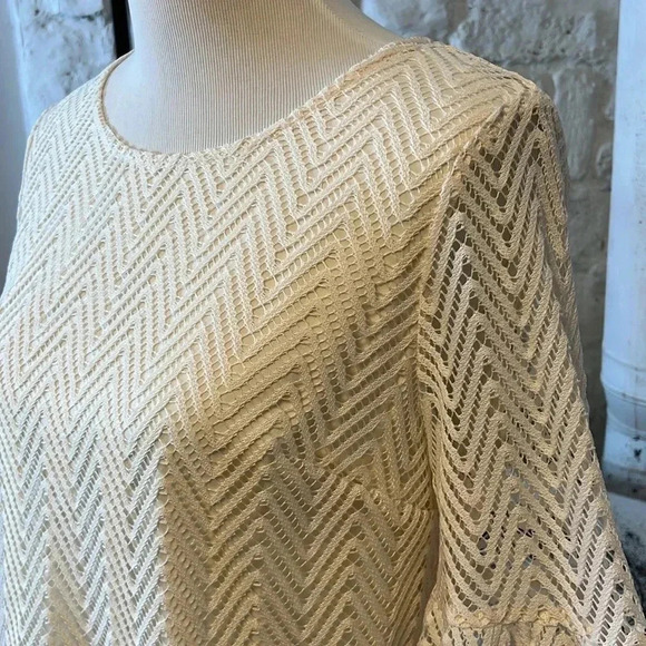 Mossimo | Bell Sleeve Lace Top - Picture 4 of 8